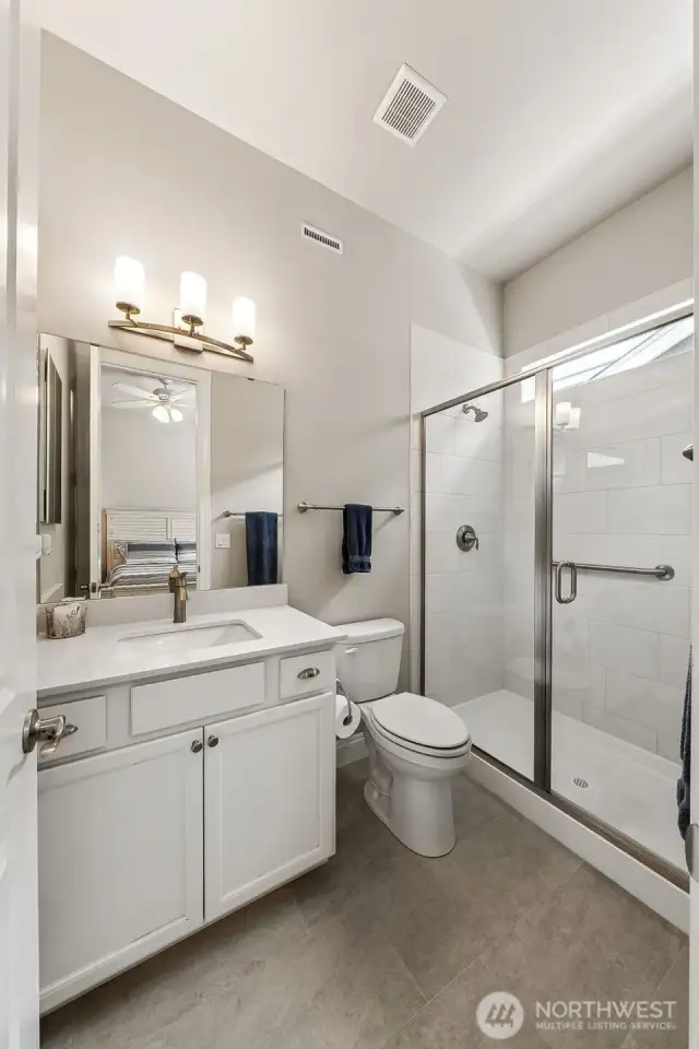 Guest quarter bathroom