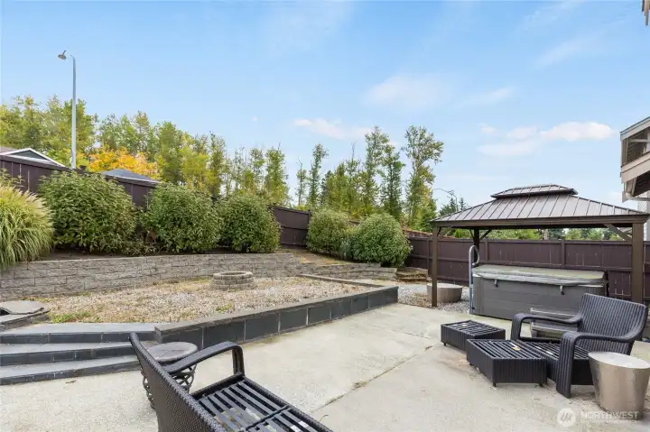 Fenced backyard, covered jacuzzi,