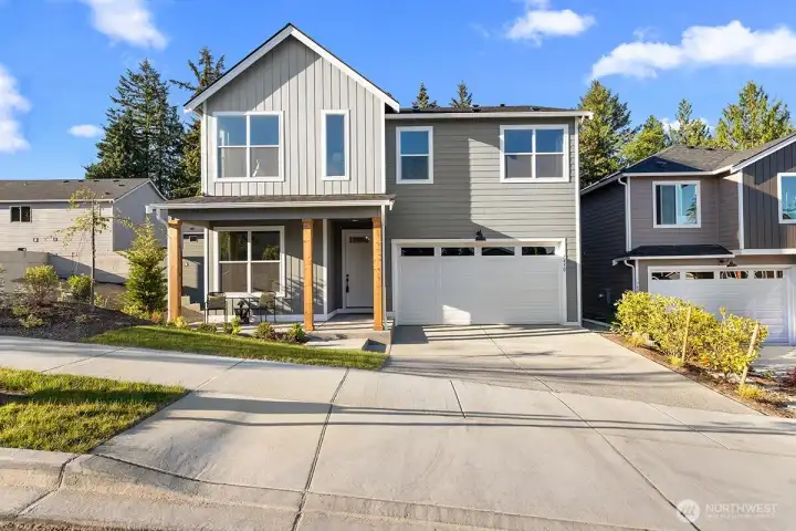 Photographs are for illustrative purposes only. Features, finishes, interior/exterior colors, landscaping and floorplan shown may vary from actual homes built. Photographs are for illustrative purposes only. Features, finishes, interior/exterior colors, landscaping and floorplan shown may vary from actual homes built.