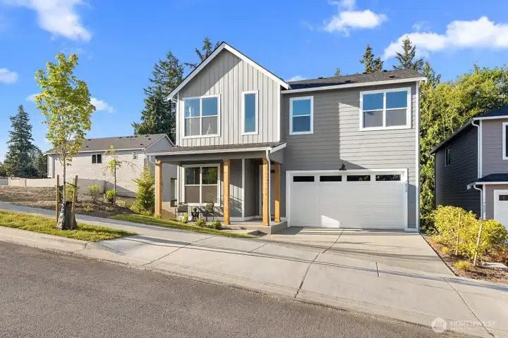 Photographs are for illustrative purposes only. Features, finishes, interior/exterior colors, landscaping and floorplan shown may vary from actual homes built. Photographs are for illustrative purposes only. Features, finishes, interior/exterior colors, landscaping and floorplan shown may vary from actual homes built.