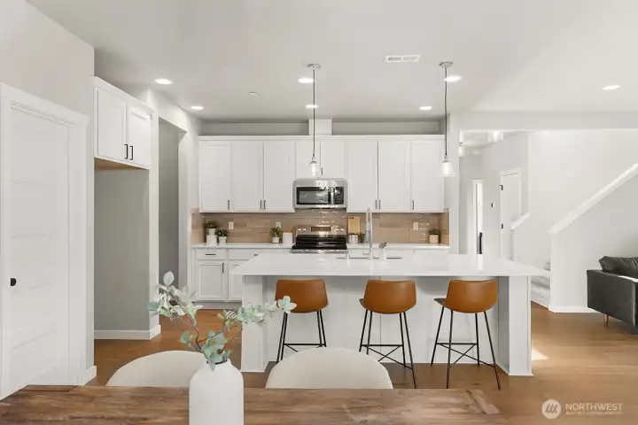 Photographs are for illustrative purposes only. Features, finishes, interior/exterior colors, landscaping and floorplan shown may vary from actual homes built. Photographs are for illustrative purposes only. Features, finishes, interior/exterior colors, landscaping and floorplan shown may vary from actual homes built.