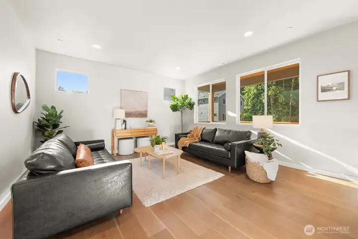 Photographs are for illustrative purposes only. Features, finishes, interior/exterior colors, landscaping and floorplan shown may vary from actual homes built. Photographs are for illustrative purposes only. Features, finishes, interior/exterior colors, landscaping and floorplan shown may vary from actual homes built.