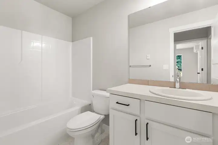 Photographs are for illustrative purposes only. Features, finishes, interior/exterior colors, landscaping and floorplan shown may vary from actual homes built. Photographs are for illustrative purposes only. Features, finishes, interior/exterior colors, landscaping and floorplan shown may vary from actual homes built.