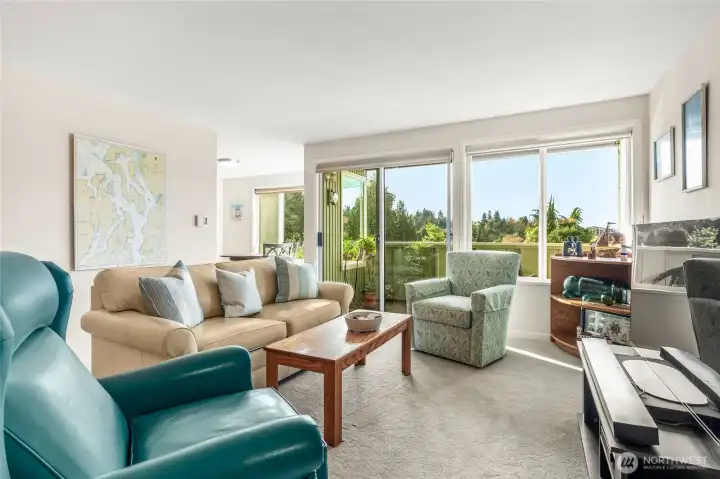 Lingroom from hallway