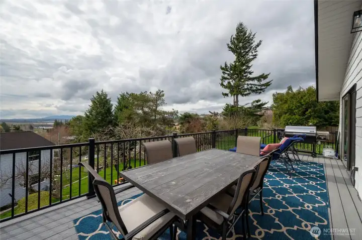 Enjoy Sunset's and panoramic bay and valley views from the expansive upper deck.