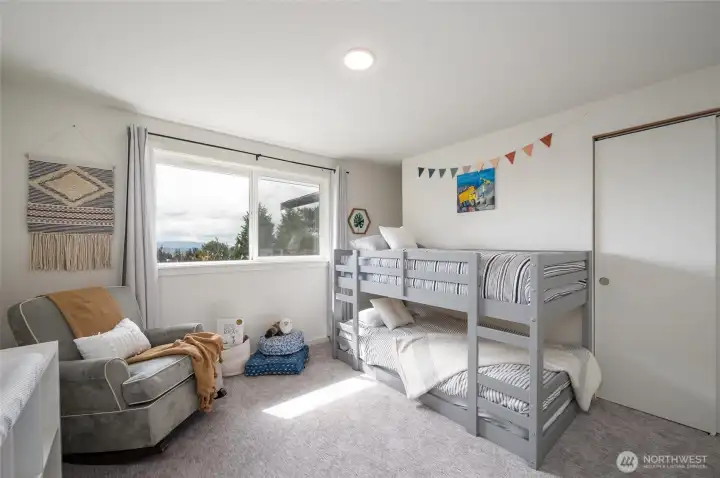 2nd Upper level bedroom