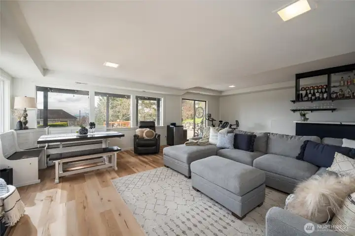 The perfect layout and set-up for 2 level living!