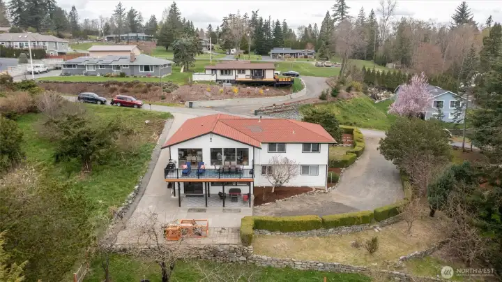 Enjoy all the comfort and luxury this immaculate home has to offer!