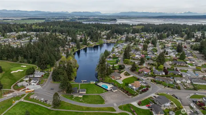 Community dock, 2 pools, sports court