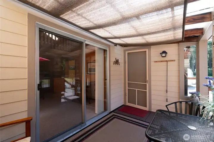 Open the sliding doors for fresh air or use the side entry into the office space.