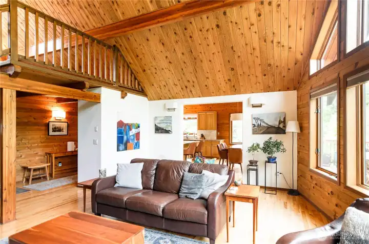 View showing entry and loft area. View showing entry and loft area.