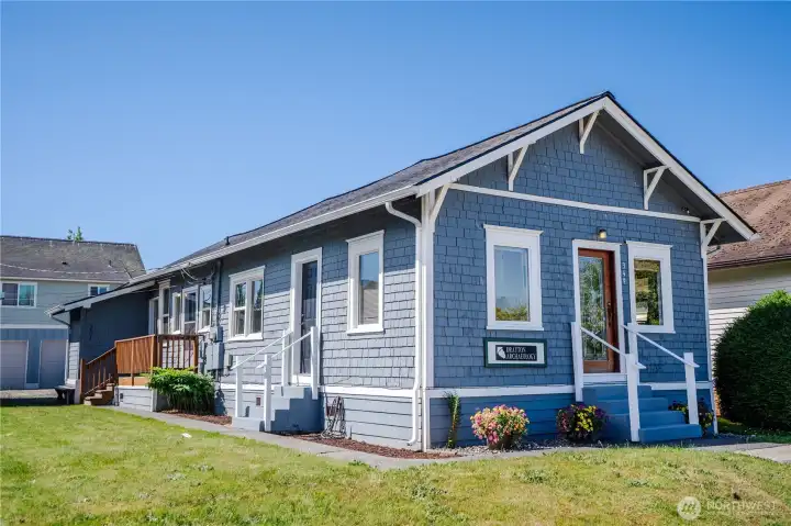 Exterior view highlighting separate entrances for each unit, providing flexibility for owner-occupants, tenants, or business use.
