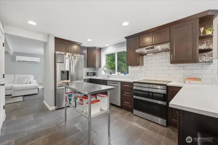 Newer cabinets! Newer Quartz countertops! New tile backsplash!