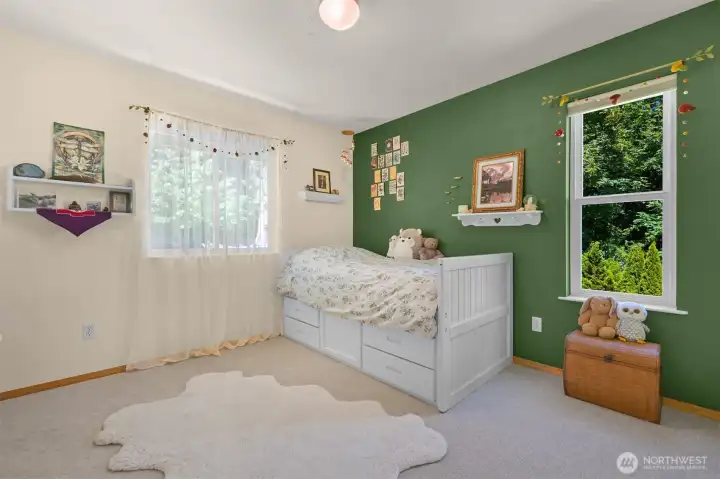 This guest bedroom enjoys views of the surrounding forest and offers a quiet, comfortable space for family, guests, or a home office. Like the rest of the home, large windows bring in natural light and maintain a connection to the outdoors. This guest bedroom enjoys views of the surrounding forest and offers a quiet, comfortable space for family, guests, or a home office. Like the rest of the home, large windows bring in natural light and maintain a connection to the outdoors.
