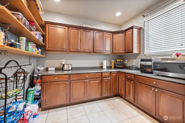 Deluxe Butler's Pantry off Kitchen