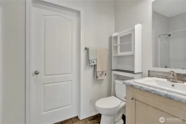 One of 2 bathrooms
