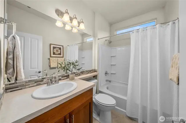 Guest bath with tile floors is located in between the two guest bedrooms.
