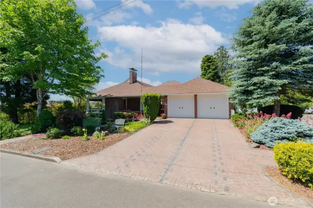 Driveway/Detatched Garage