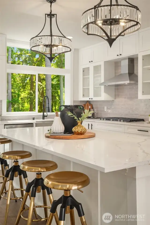Luxury 3cm quartz counters.