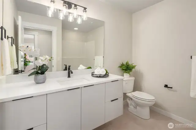 Full bathroom on the third floor.
