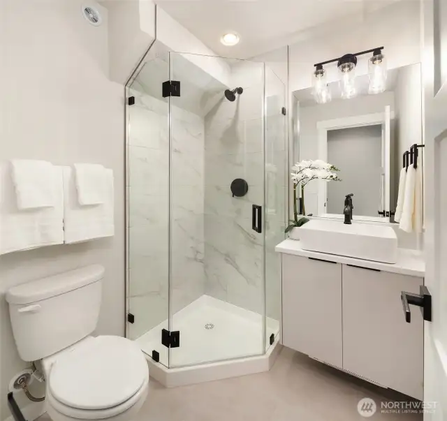 En-suite bath for bedroom or office.