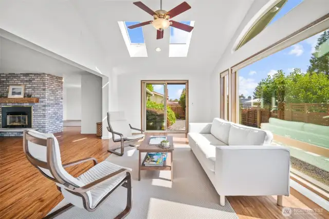 Both sides of this room opening up to the backyard