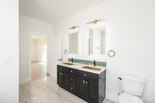 Main Floor Primary- Bathroom