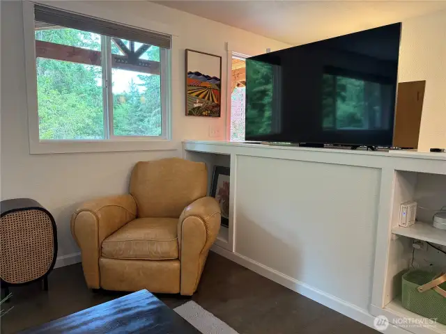 Hi-speed CAT-6 wiring. TV screen stores in room divider