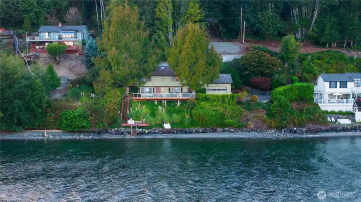 Secluded Waterfront home w/ 150' of tideland rights