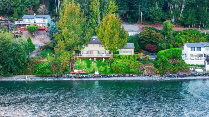 Secluded Waterfront home w/ 150' of private beach & tideland rights