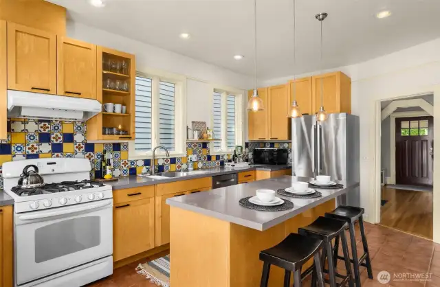 Lots of counter and cabinet space in this kitchen!