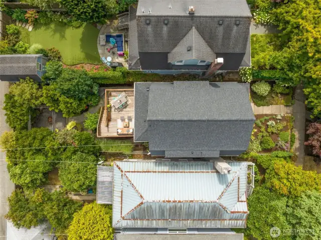 See the full property from the street to the alley.