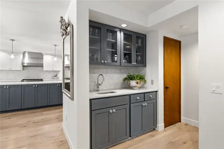 Built-in wet bar.