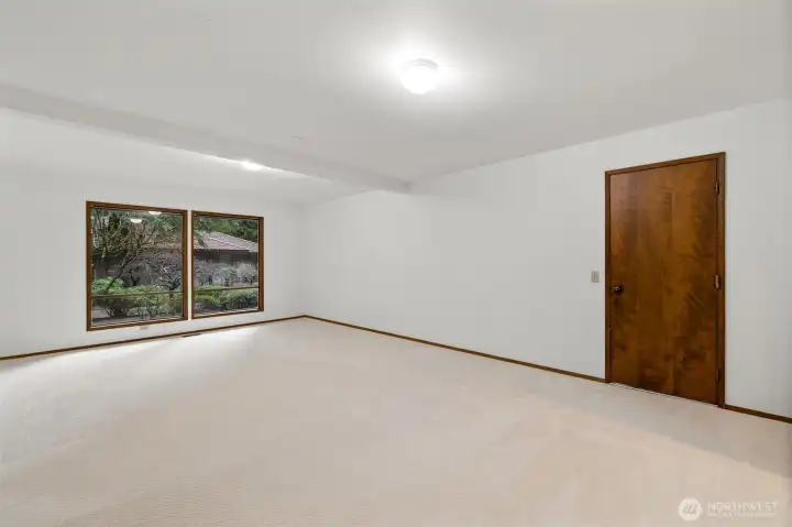 Main floor bonus room.