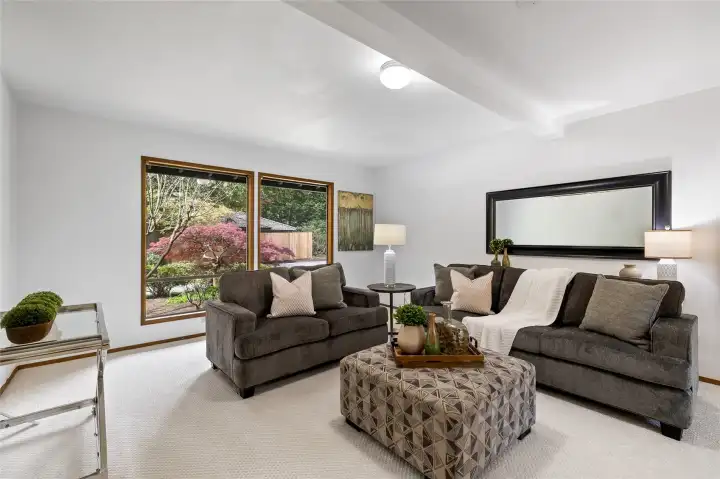 Main floor bonus room.