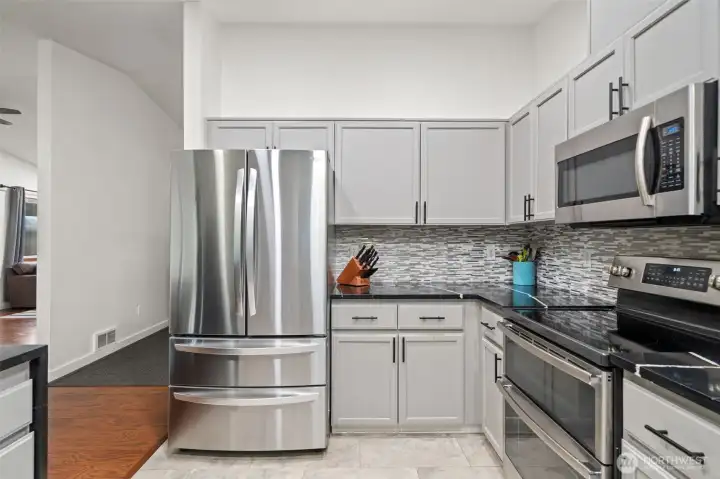 New upgraded appliances with double oven