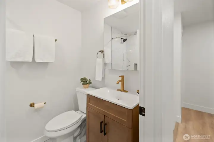 Full Bath (Upper Floor)