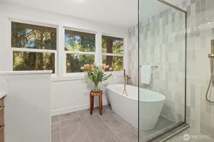 Primary Bath (Upper Floor)