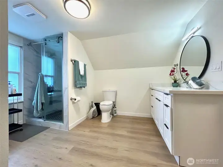 Master bathroom, upstairs