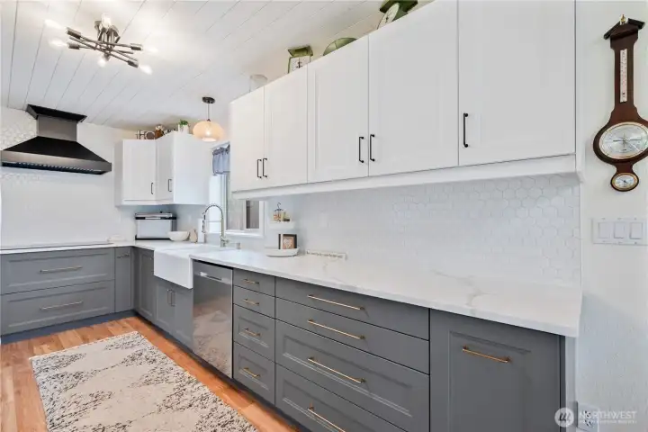 Kitchen with quartz counters