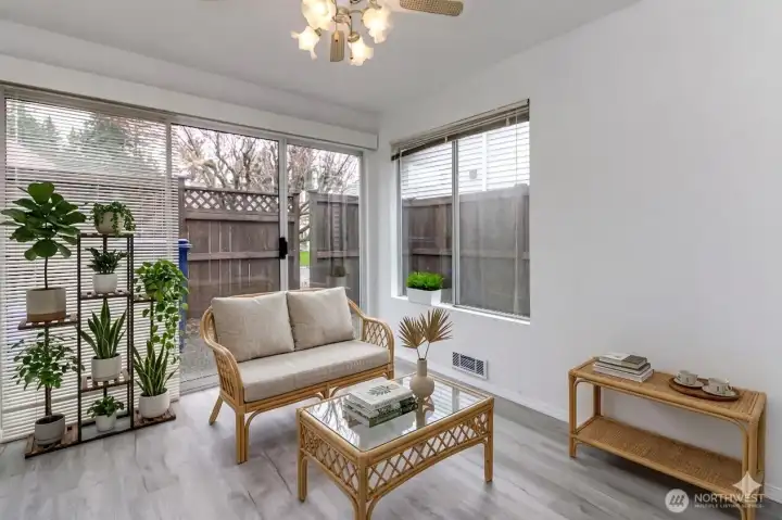 Virtual furniture to imagine the sunroom space