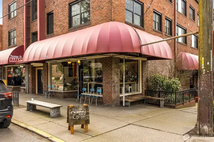 Live in close proximity to so many wonderful restaurants, coffee shops, and more in the heart of Capitol Hill!