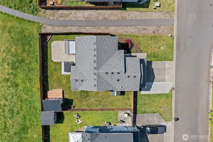 Large lot, fully fenced with shed and Man-Cave or She-shed