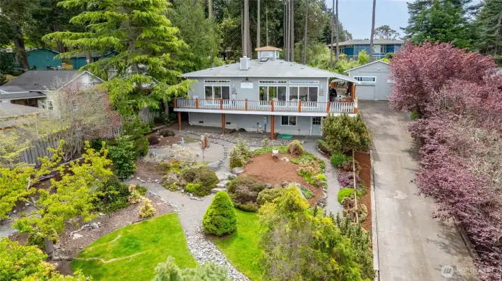 Privately tucked away right in town! Privately tucked away right in town!