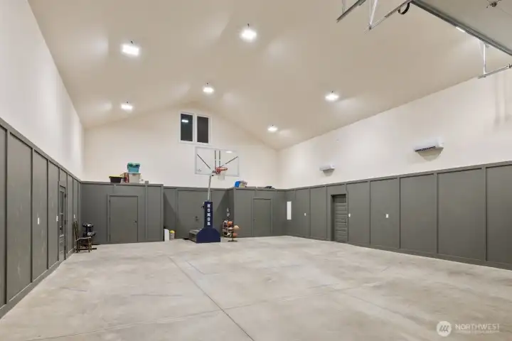 RV space or basketball court w/ hvac