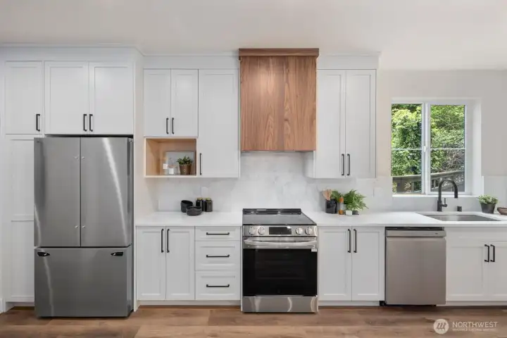 Builder standard: LG Stainless Steel Fridge, cooktop and dishwasher. Builder standard: LG Stainless Steel Fridge, cooktop and dishwasher.