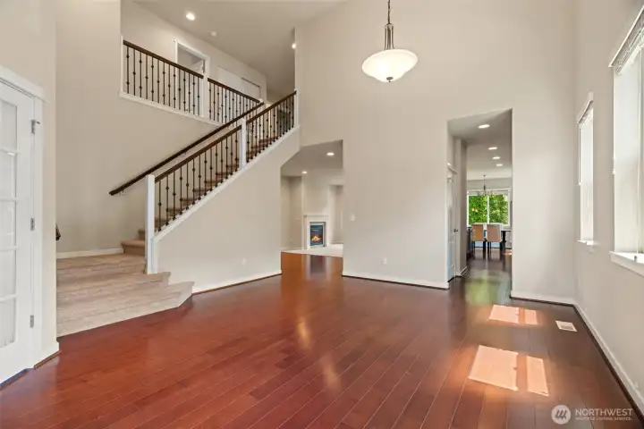 Beautiful vaulted ceiling upon entry. Beautiful vaulted ceiling upon entry.