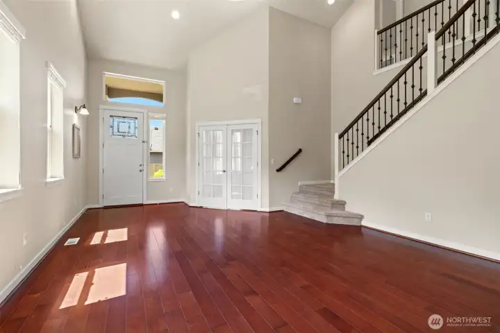 This room can be used as a formal living or diningroom. This room can be used as a formal living or diningroom.