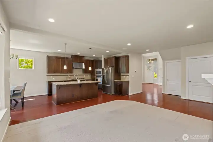 Open floorplan with family room, diningroom & kitchen all together. Open floorplan with family room, diningroom & kitchen all together.
