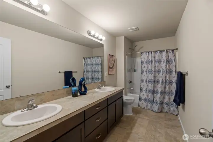 Guest bachroom upstairs Guest bachroom upstairs